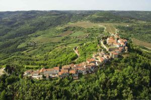 Istrie et Kvarner, le village de Motovun en Istrie. L'arrière pays et ses village perchés