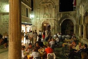 Korcula_village_ambiance_soir_01