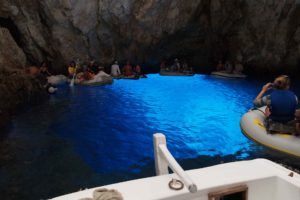 vacances-croatie-grotte-bleue-ile-Bisevo
